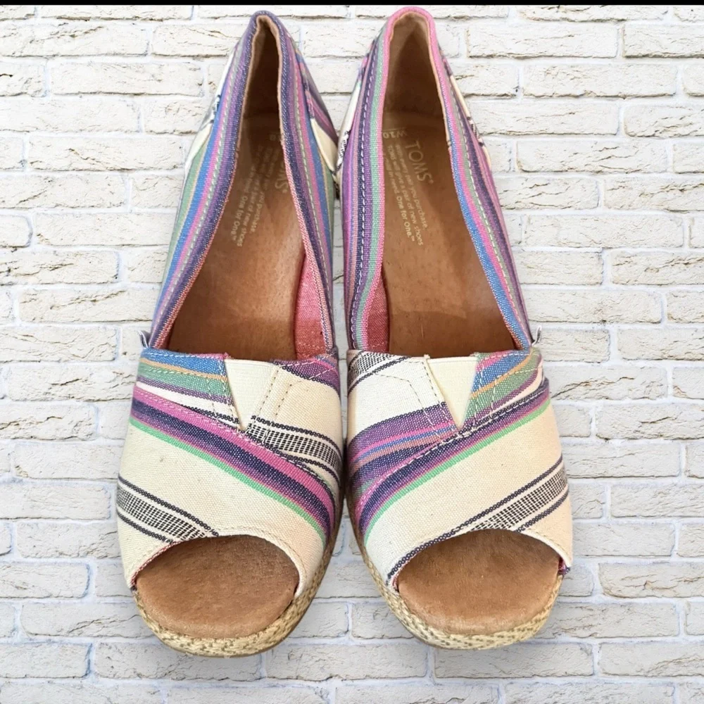 Toms peep toe wedge canvas shoe Size 6